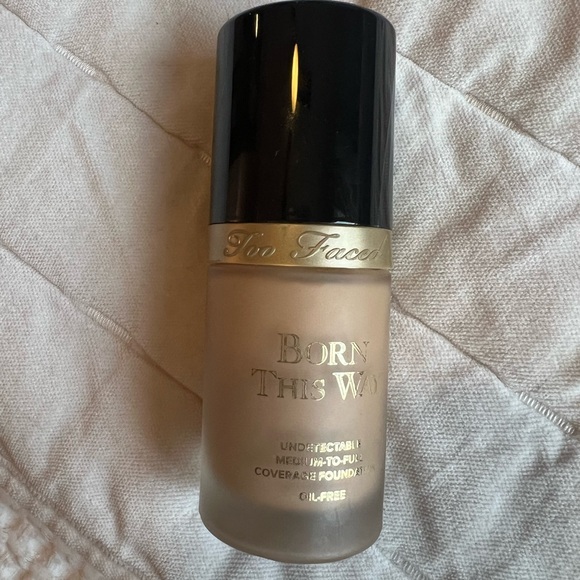 Too Faced Other - Too Faced Born This Way Foundation - Porcelain